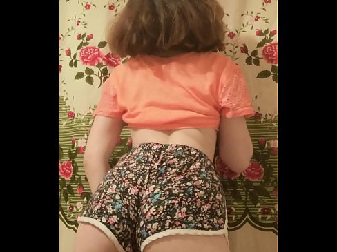 ❤️ Sexy jonk Babe deet hir Shorts op der Kamera of ❤ Porno bei eis ❌️